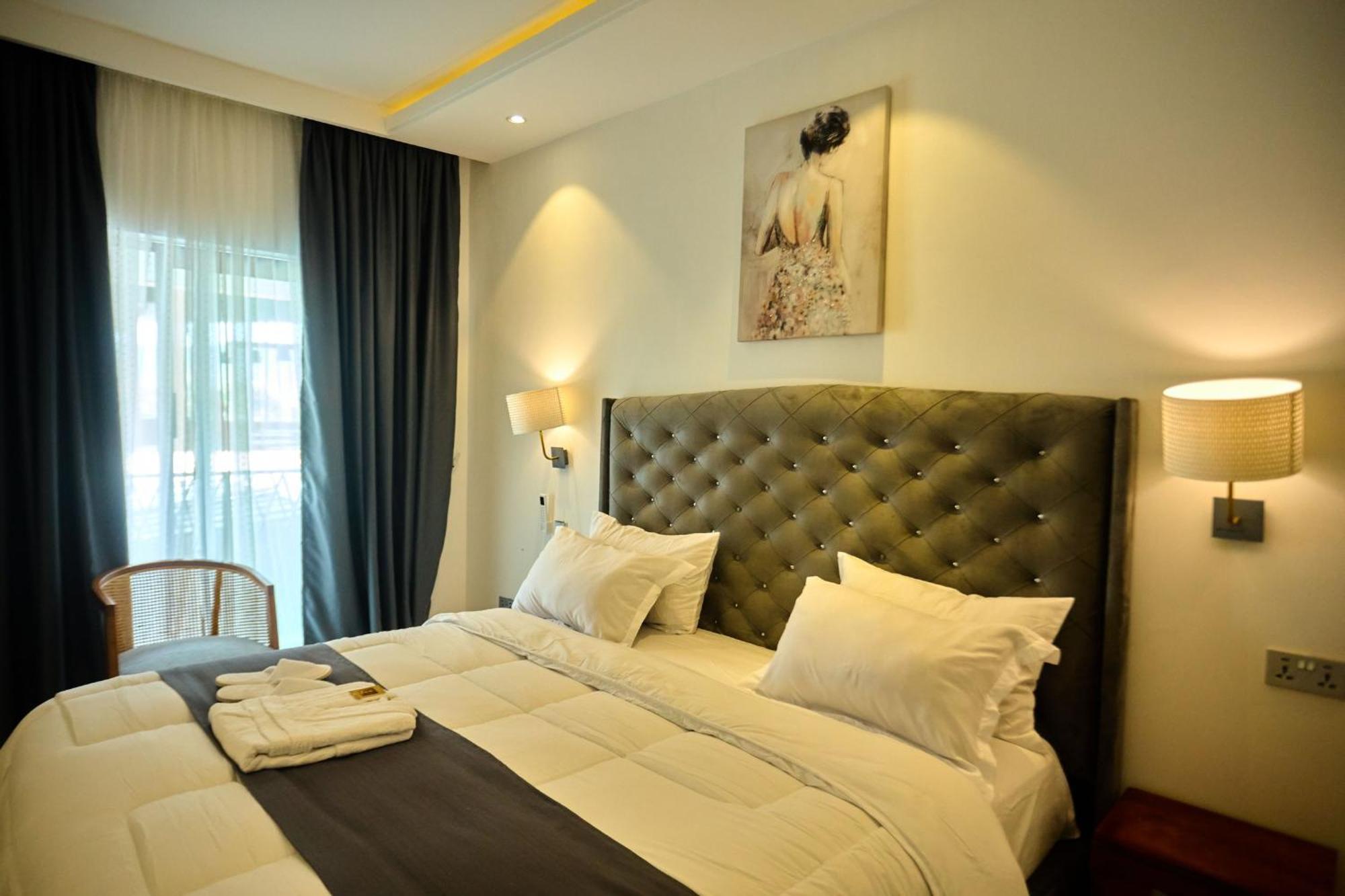 Aiden Homes And Apartments Hotel Koforidua Ngoại thất bức ảnh