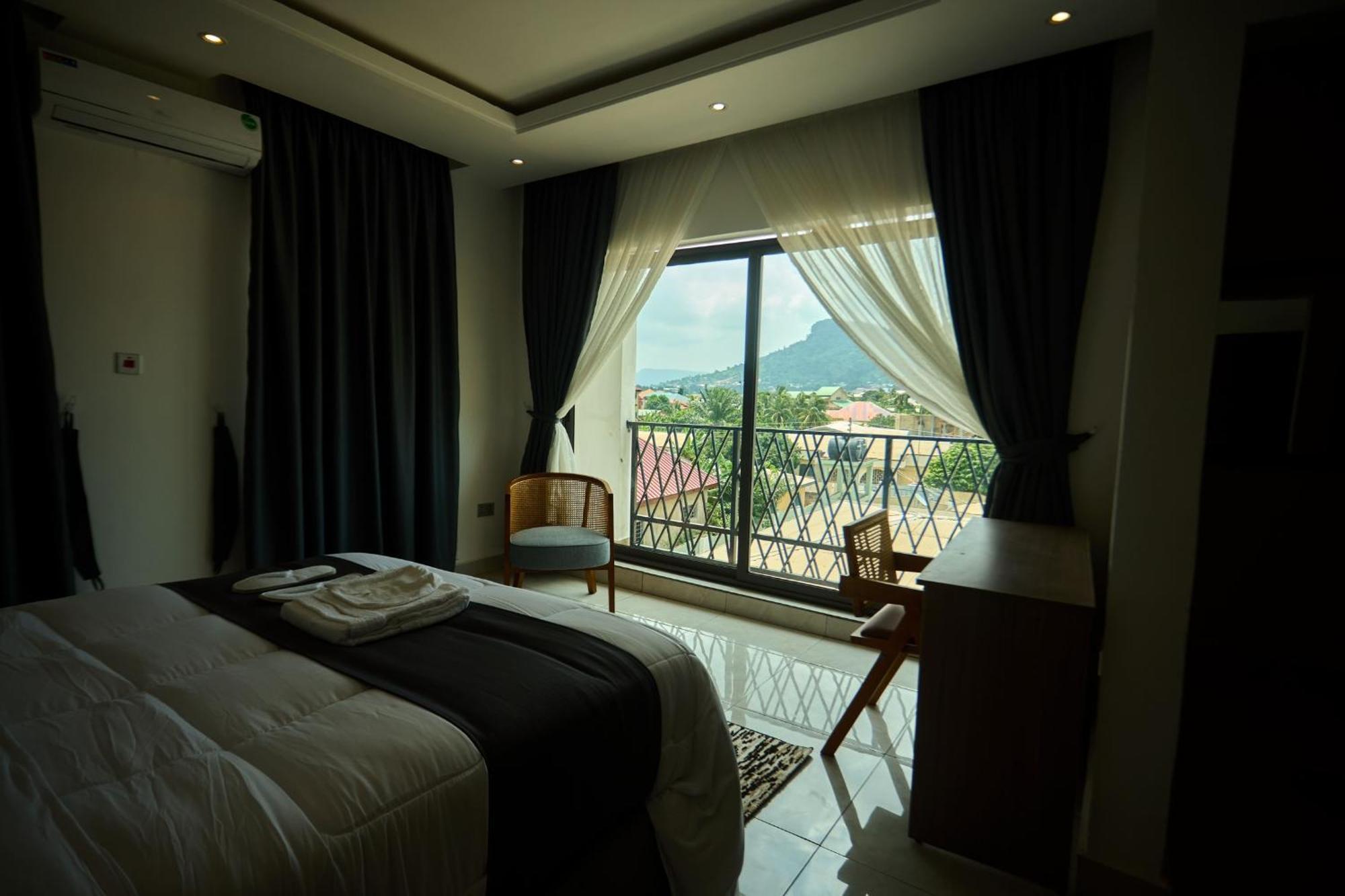 Aiden Homes And Apartments Hotel Koforidua Ngoại thất bức ảnh