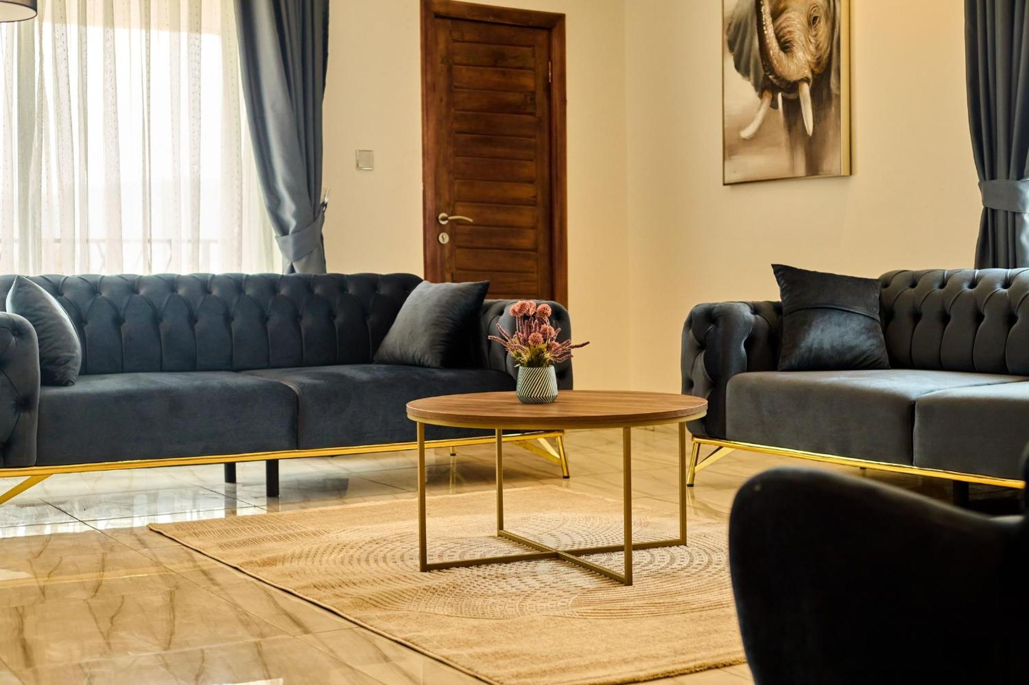 Aiden Homes And Apartments Hotel Koforidua Ngoại thất bức ảnh