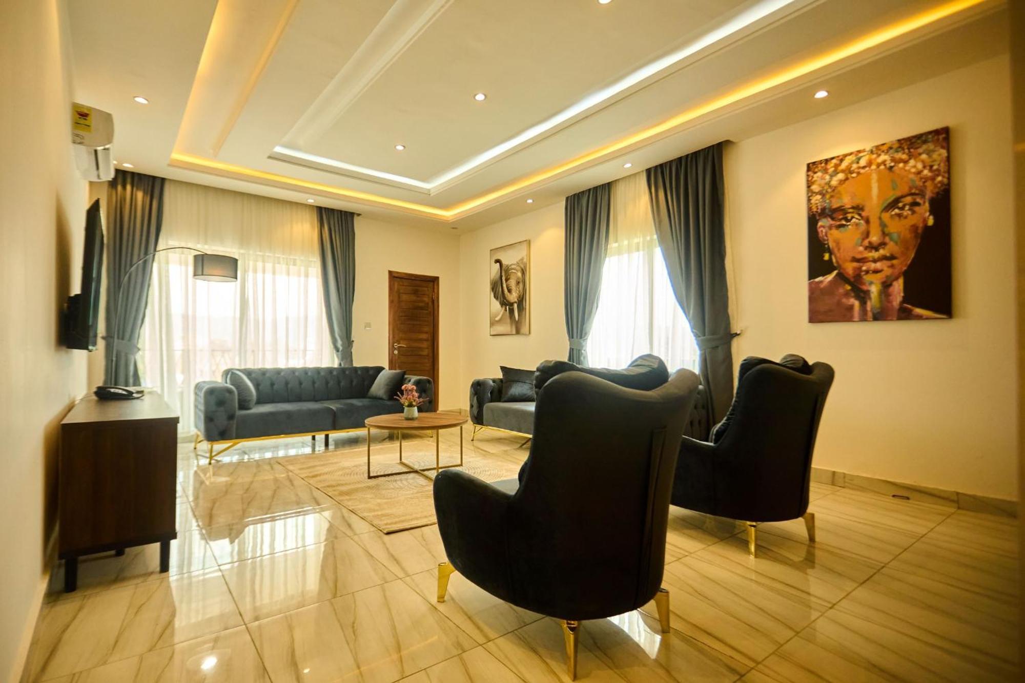 Aiden Homes And Apartments Hotel Koforidua Ngoại thất bức ảnh