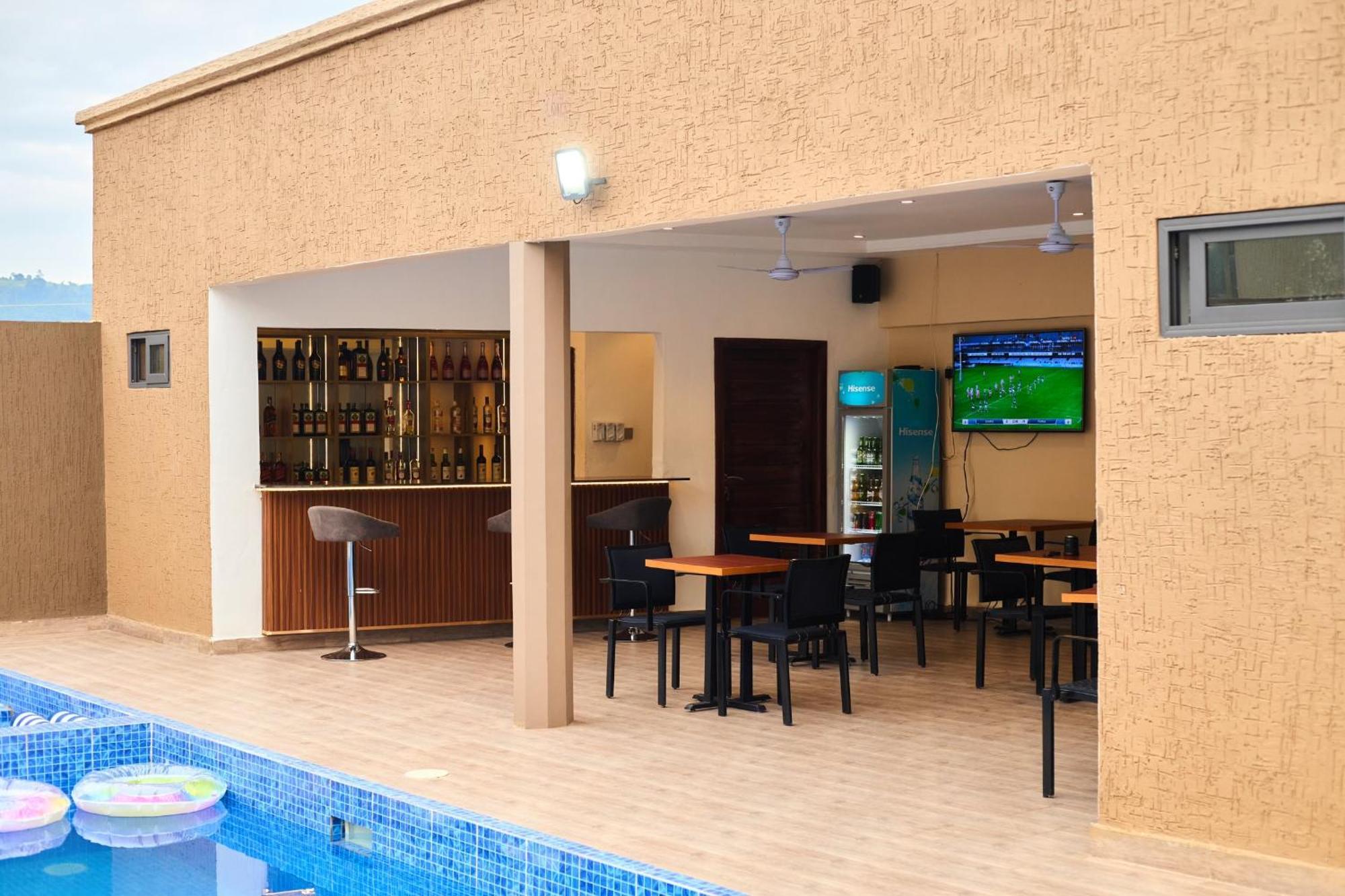 Aiden Homes And Apartments Hotel Koforidua Ngoại thất bức ảnh