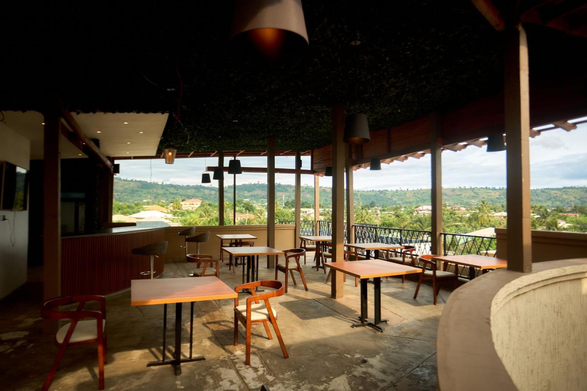 Aiden Homes And Apartments Hotel Koforidua Ngoại thất bức ảnh