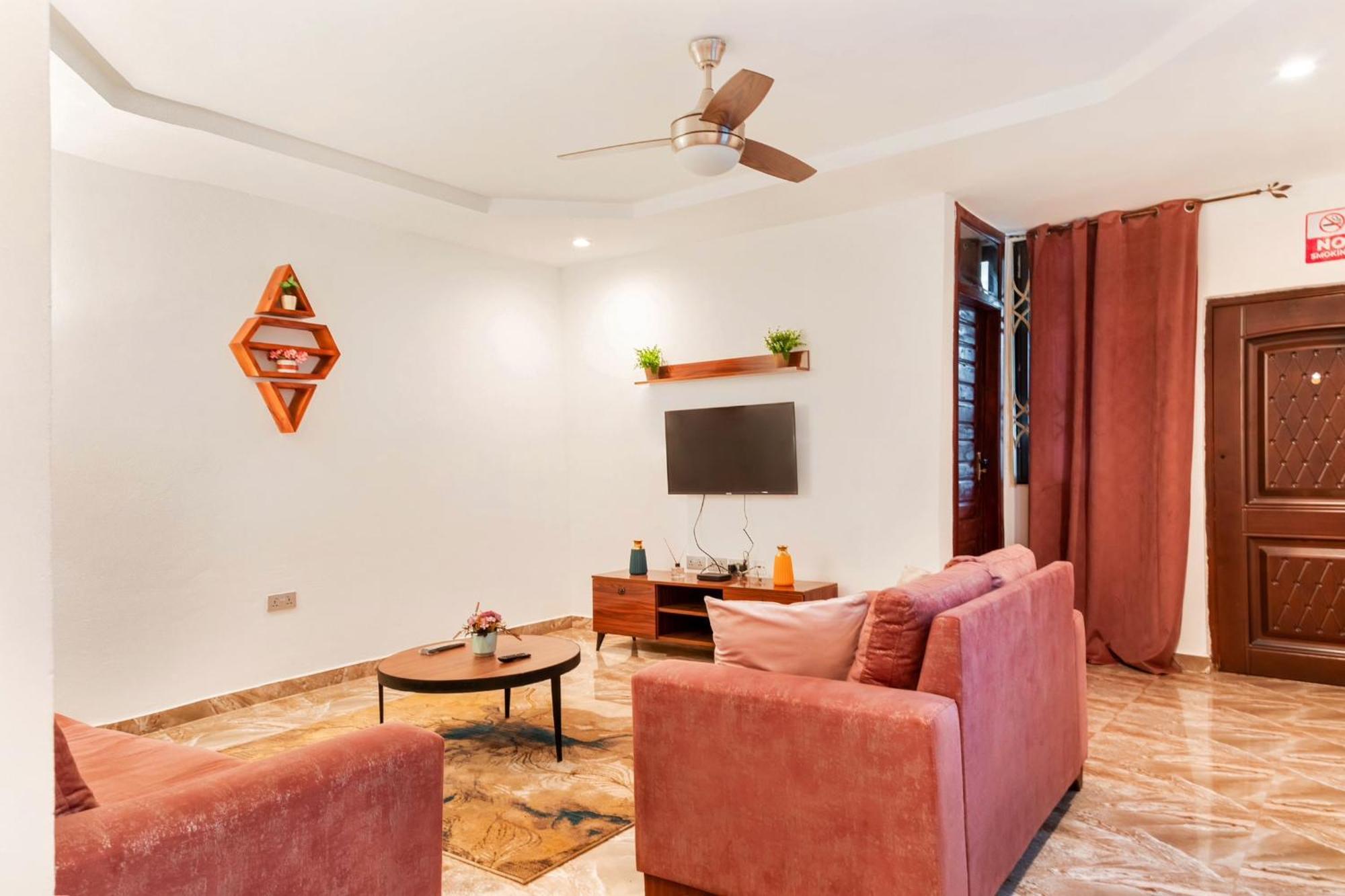 Aiden Homes And Apartments Hotel Koforidua Ngoại thất bức ảnh