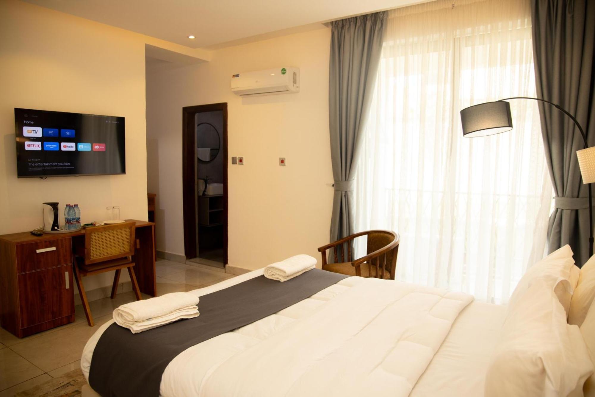 Aiden Homes And Apartments Hotel Koforidua Ngoại thất bức ảnh