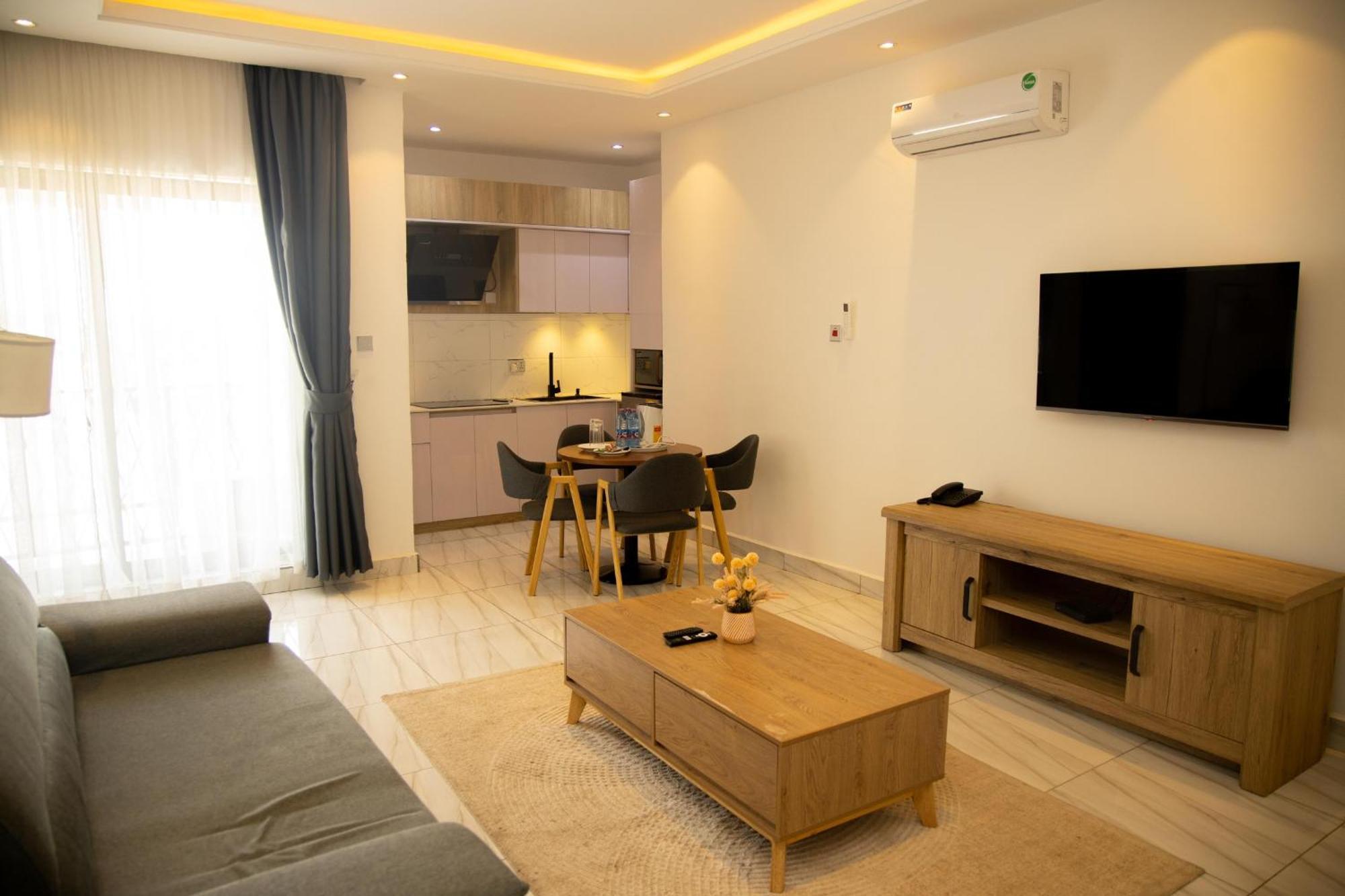 Aiden Homes And Apartments Hotel Koforidua Ngoại thất bức ảnh