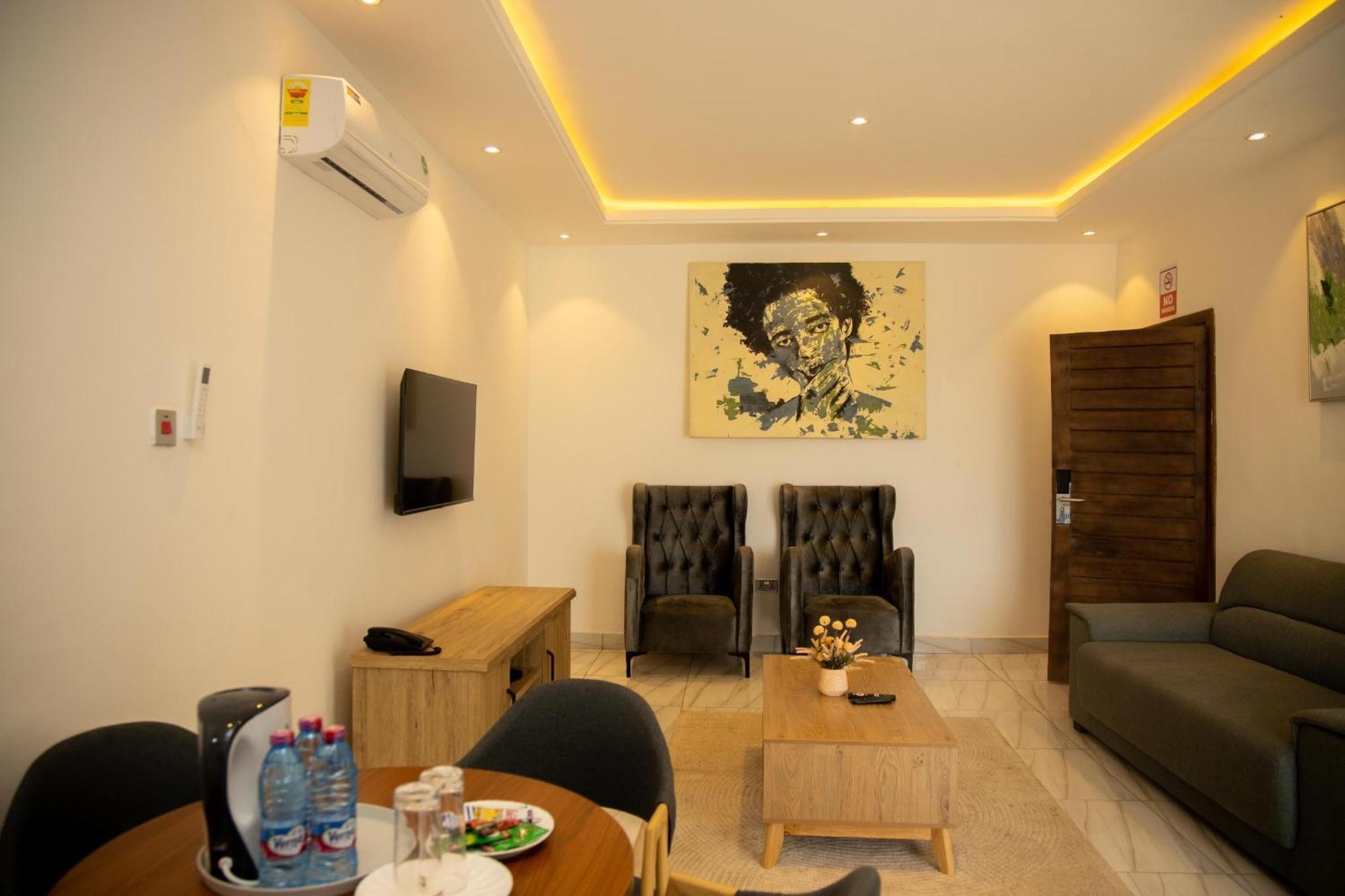 Aiden Homes And Apartments Hotel Koforidua Ngoại thất bức ảnh