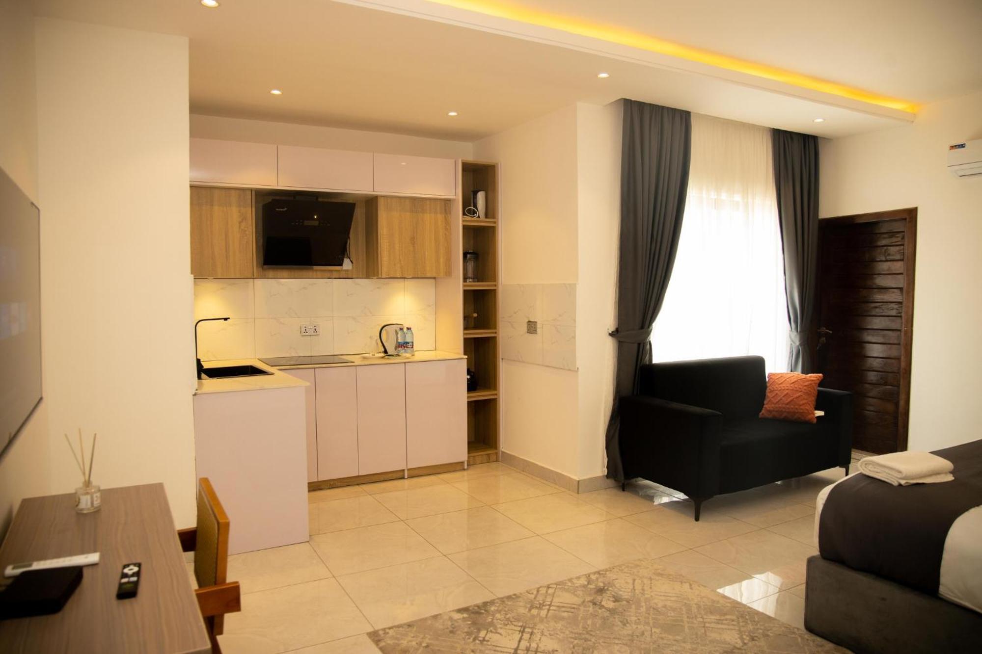 Aiden Homes And Apartments Hotel Koforidua Ngoại thất bức ảnh