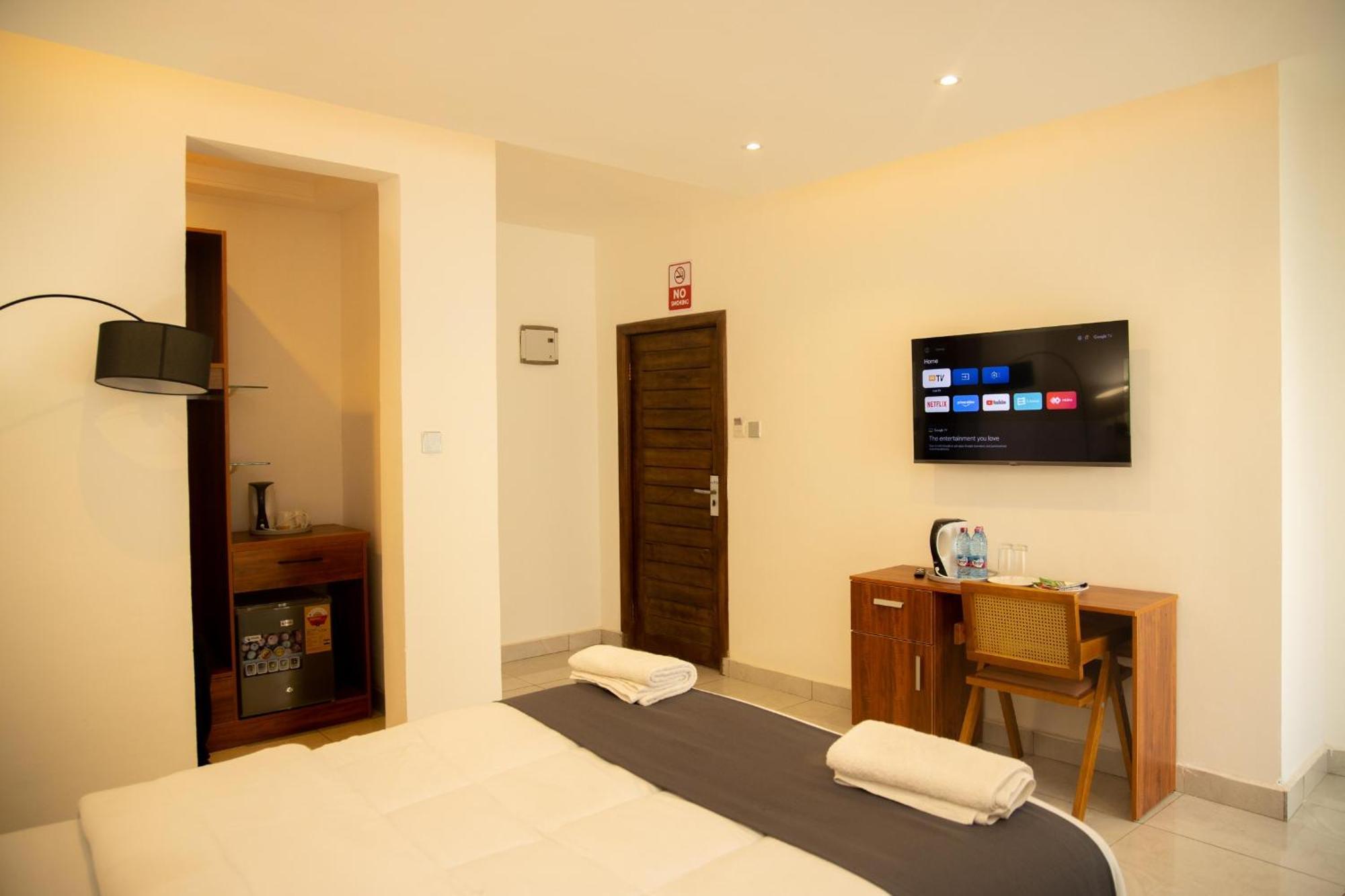 Aiden Homes And Apartments Hotel Koforidua Ngoại thất bức ảnh