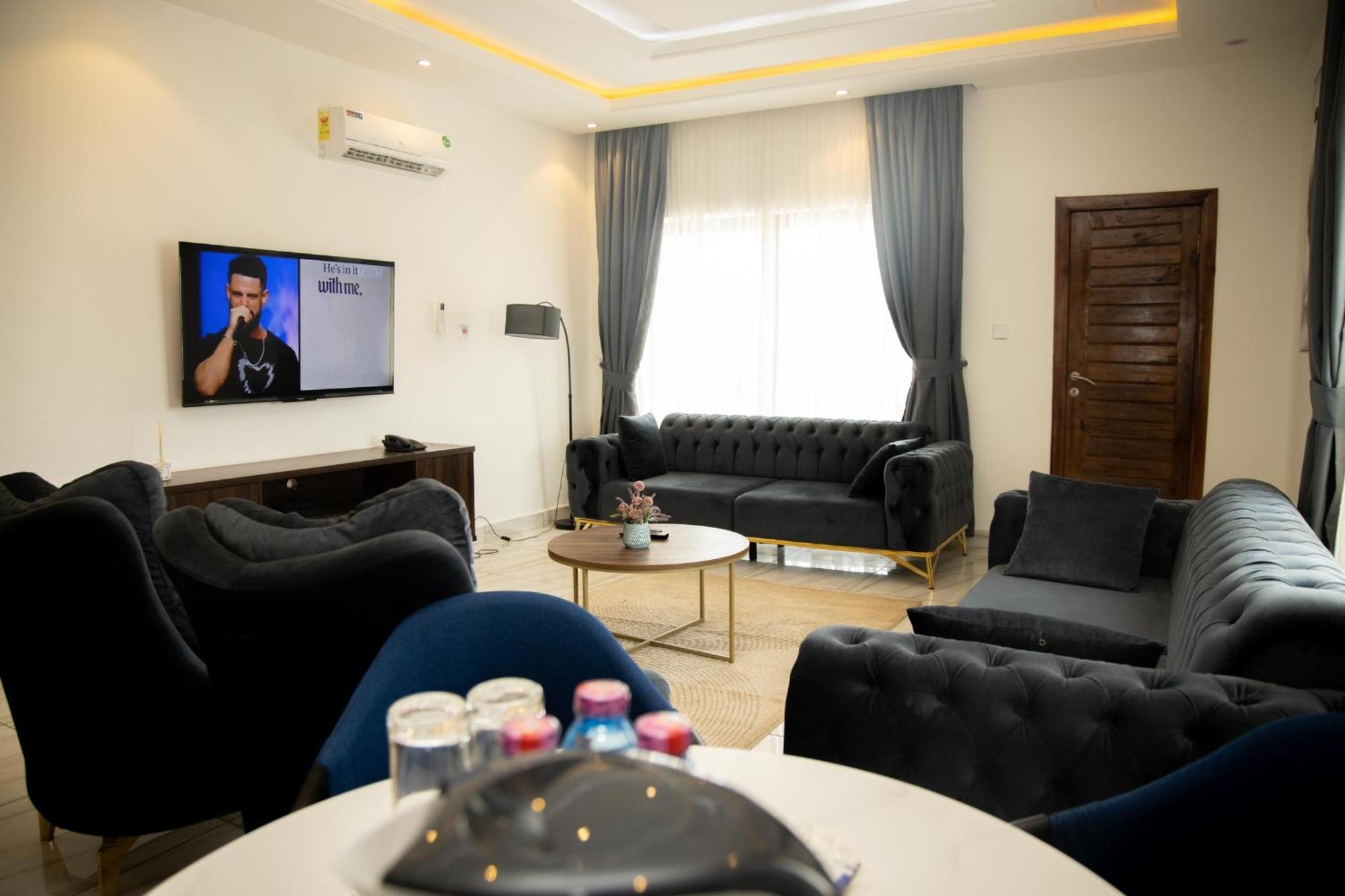 Aiden Homes And Apartments Hotel Koforidua Ngoại thất bức ảnh