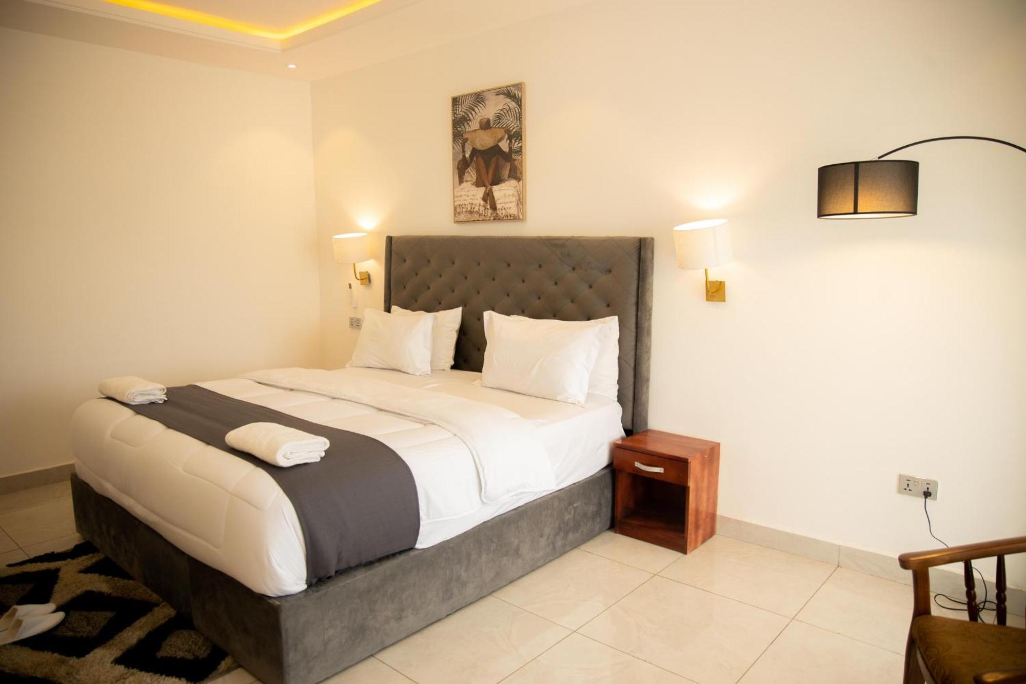 Aiden Homes And Apartments Hotel Koforidua Ngoại thất bức ảnh