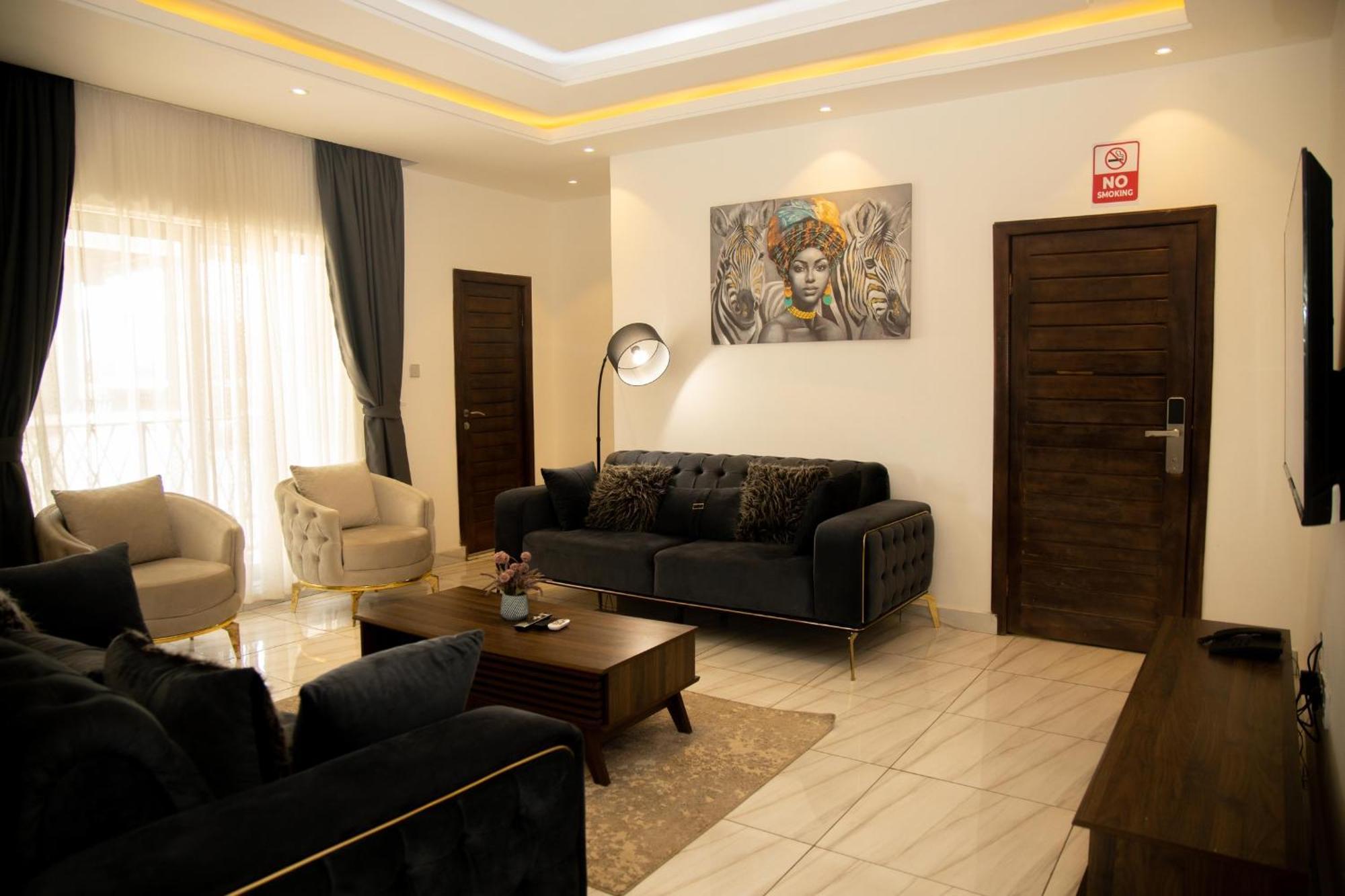 Aiden Homes And Apartments Hotel Koforidua Ngoại thất bức ảnh